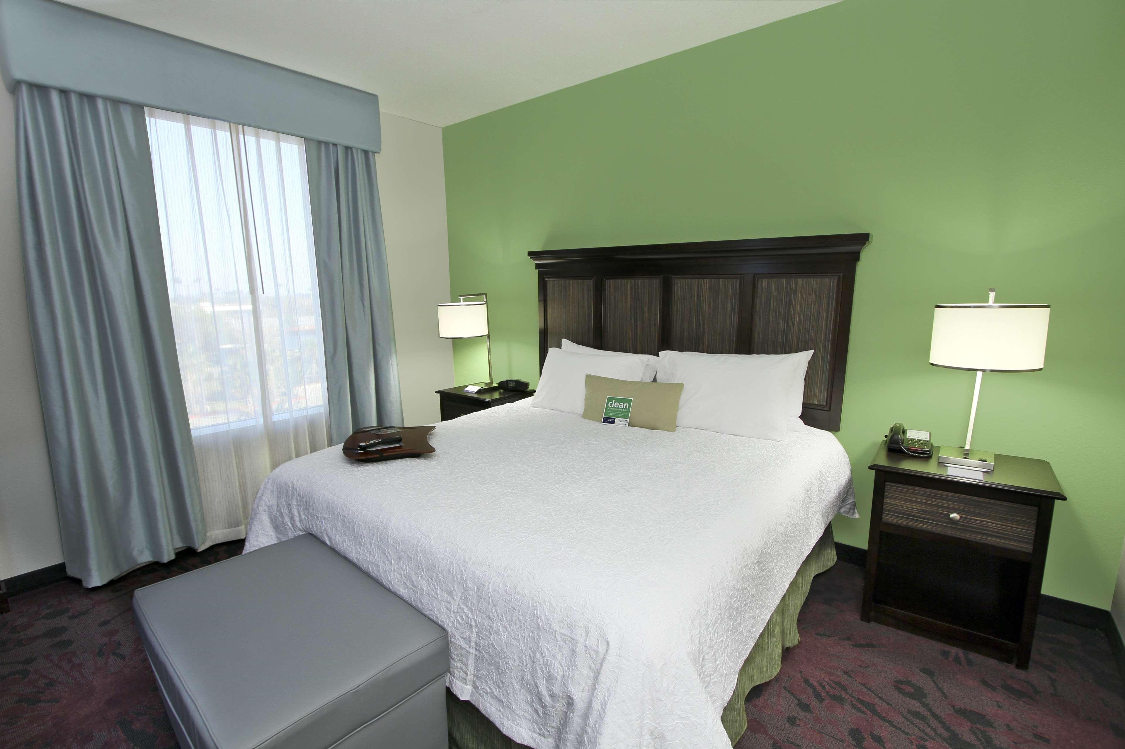 Hampton Inn & Suites Winnie Quarto foto
