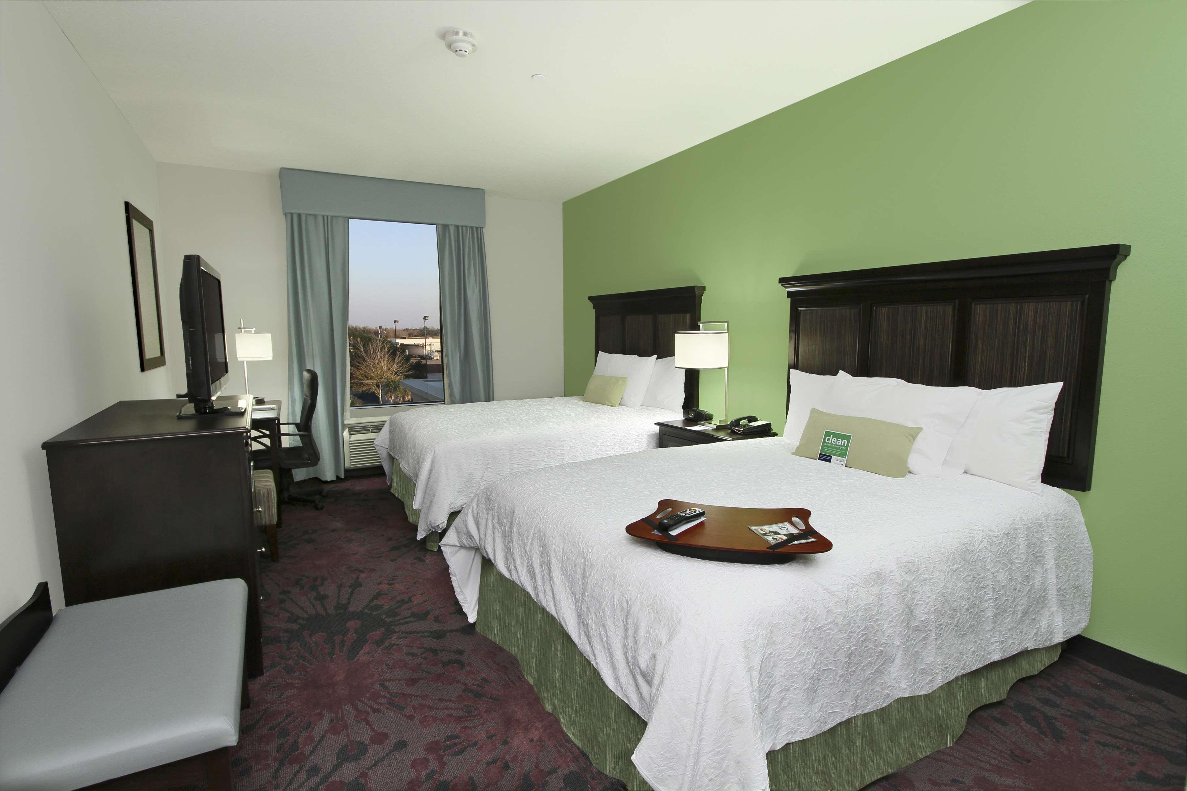 Hampton Inn & Suites Winnie Exterior foto