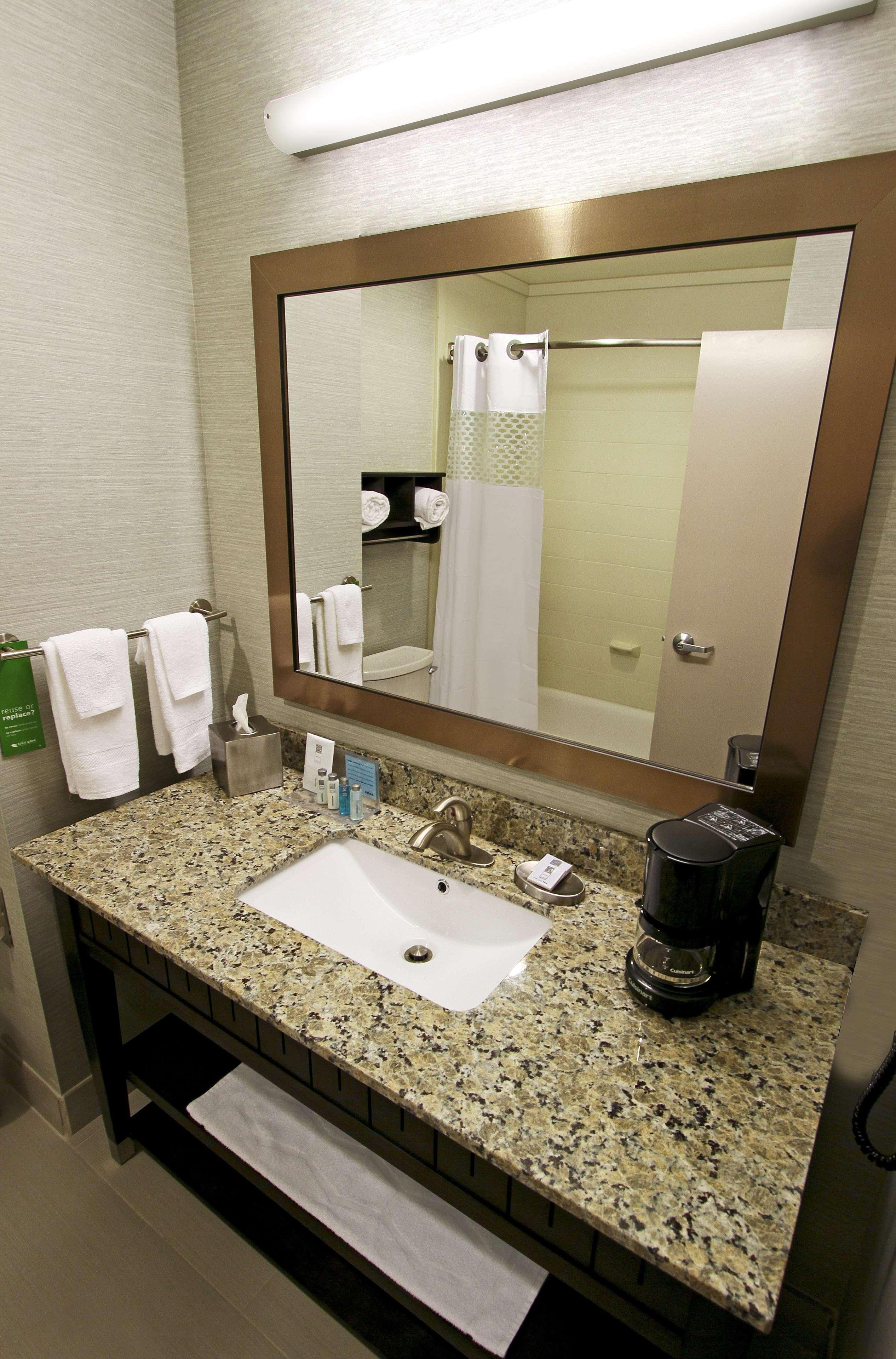 Hampton Inn & Suites Winnie Quarto foto